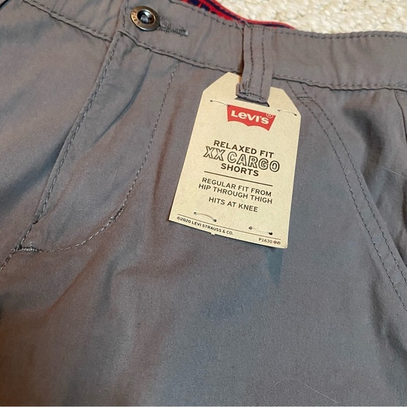 Boys Levi’s NWT Levi’s Relaxed Fit Cargo Shorts - Picture 2 of 3
